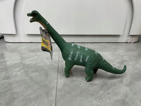 Green dinosaur figurine, 1 piece