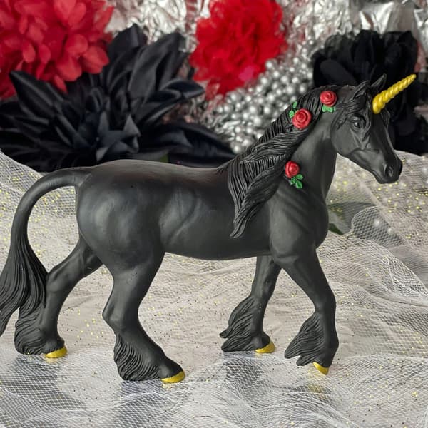 SAFARI LTD TWILIGHT UNICORN FIGURINE 100741
