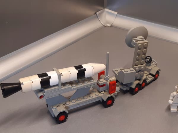 LEGO Classic Space 897 Mobile Rocket Launcher