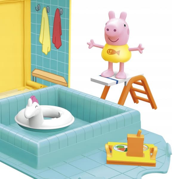 Peppa Pig Figurine: Swimming Pool – Fun at the Pool