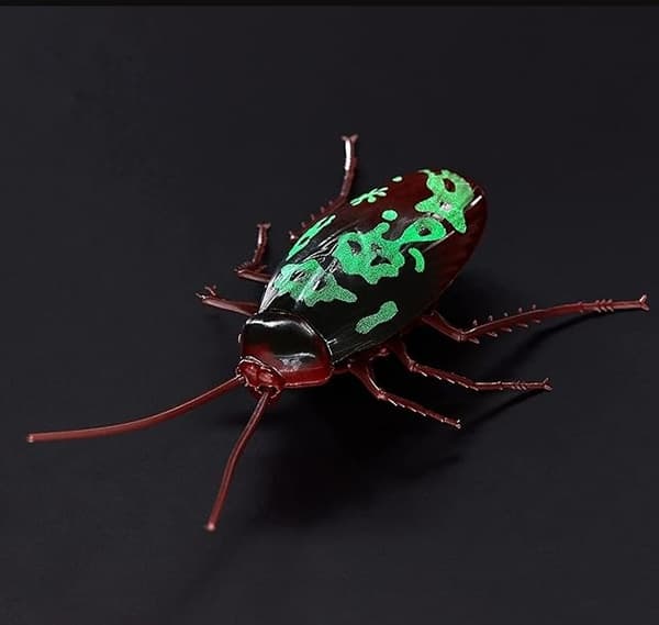Robo Alive Walking Cockroach that Glows in the Dark 7152