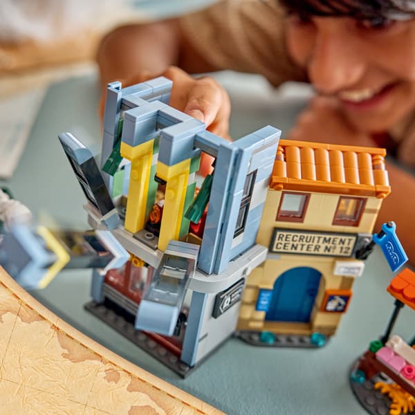 LEGO ONE PIECE: Showdown with Captain Smoker 75642