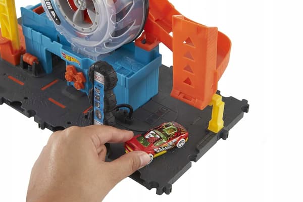 Hot Wheels Tyre Workshop Set with Vehicle for Children Aged 4–8