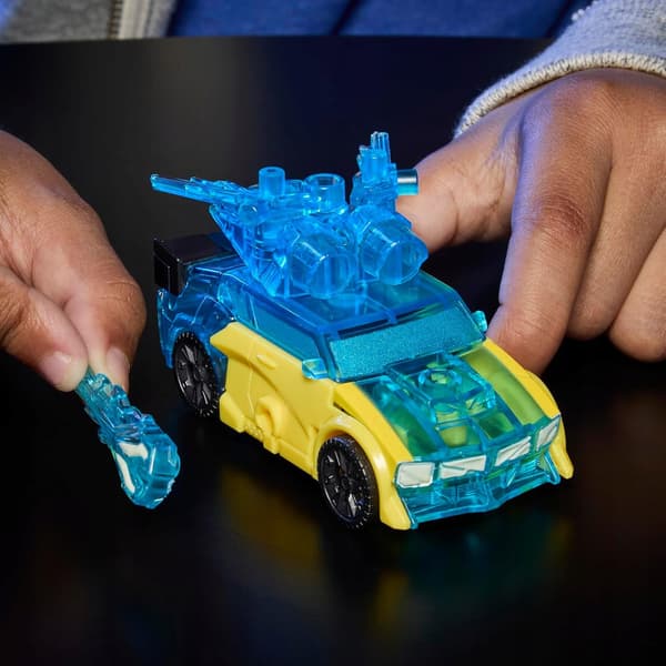 HASBRO Transformers Cyberworld Energon Surge Bumblebee Figure