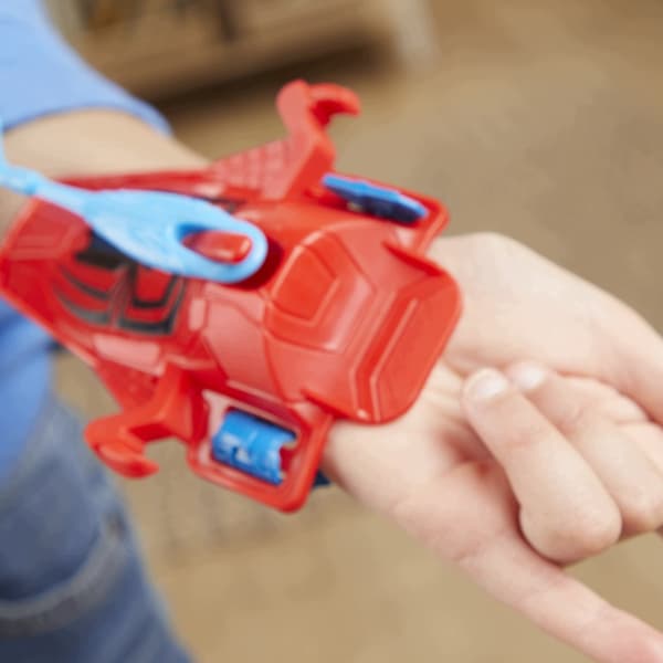 Marvel Spider-Man Web Action Set 3-in-1 Set: Mask, Launcher, Figure – Hasbro