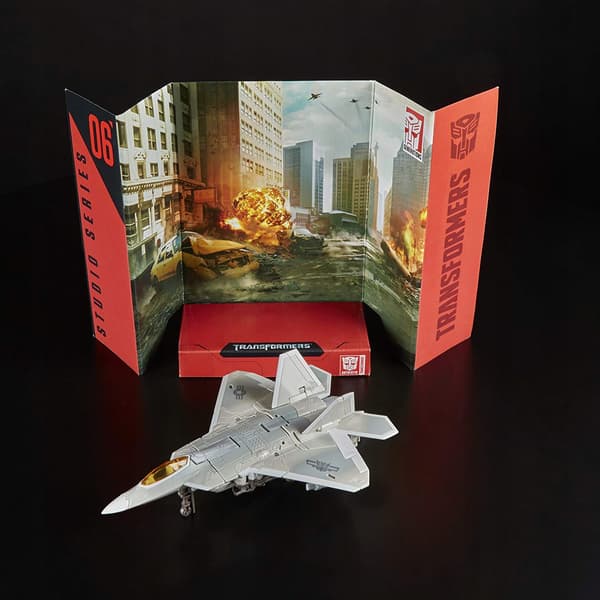 Transformers Generations Studio Series VOYAGER STARSCREAM figure