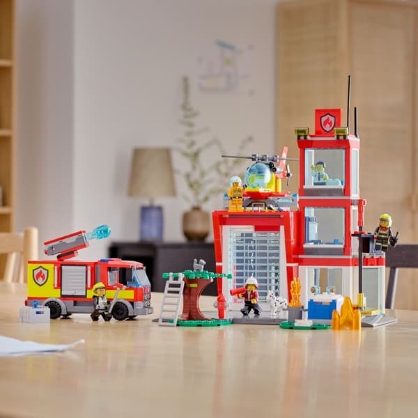 LEGO City 60320 Fire Station and Fire Engine – NEW