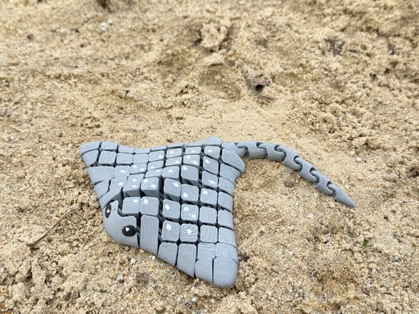3D stingray – a segmented, movable, flexible figurine, a stress-relief gadget