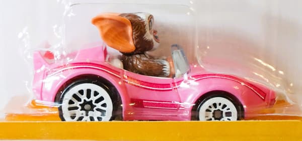 HOT WHEELS RACER VERSE GIZMO GREMLINS NEW SPRING-MOTION CAR