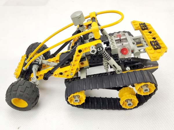 LEGO Technic – Mountain Rambler Off-Road Vehicle
