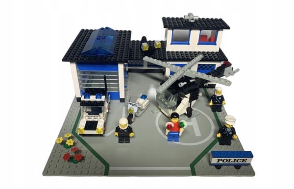 Lego 6384 – Police Station