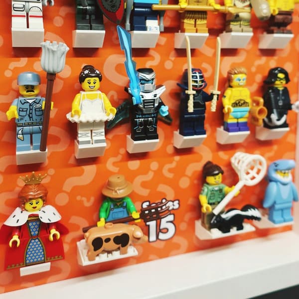 LEGO MINIFIGURE FRAME 71011 SERIES 15 27CM