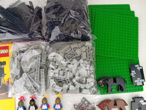 LEGO Castle 6085 Black Monarch’s Castle