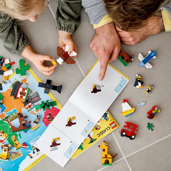 LEGO CLASSIC Animals, Plants, Objects and a Map – Around the World – 11015