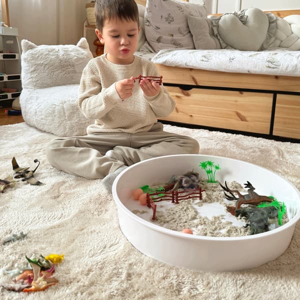 DINOSAUR FIGURINE SET