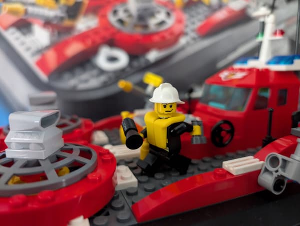 Lego 7944 Fire Brigade Hovercraft with Box