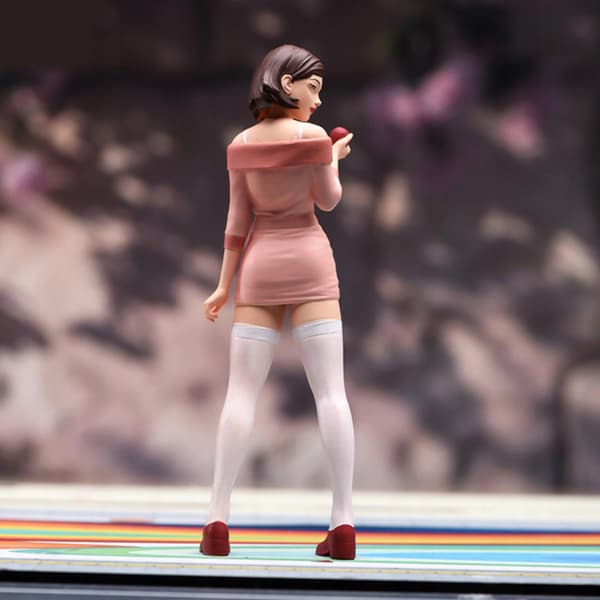 1:64 Short Girl Model – Tiny People Model – Photo Prop – Realistic with a tall