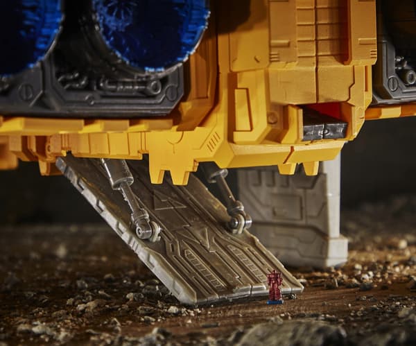 Transformers Titan WFCK30 Autobot Ark 48cm Figure