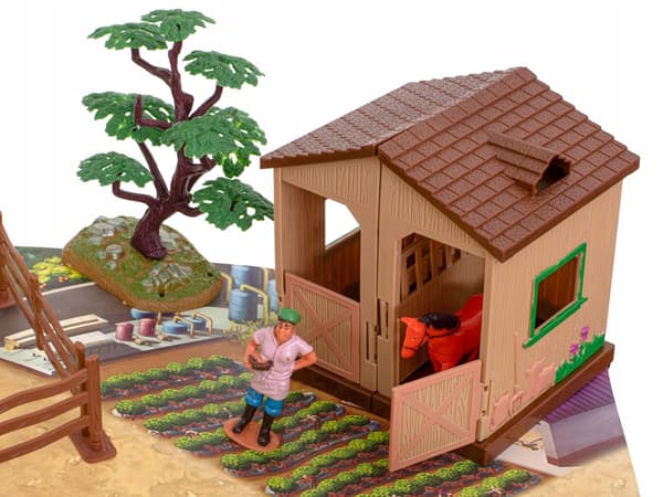 FARM SET WITH ANIMALS