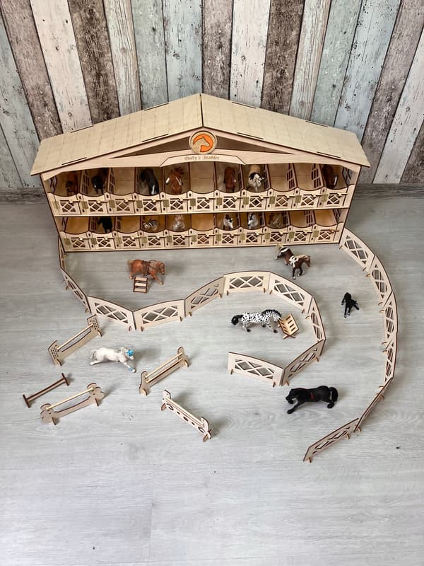 Wooden stable with 22 stalls + lighting