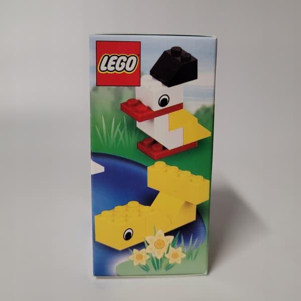 Lego Easter 1264 Classic Chicken Set – MISB, 2000 bricks