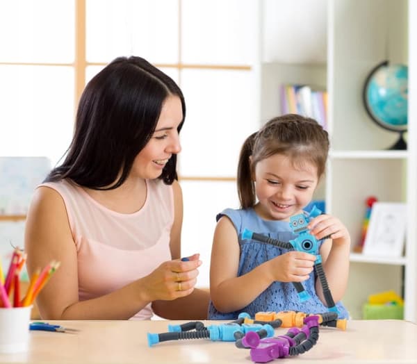 TELESCOPIC ROBOTS WITH SUCTION CUPS ON THEIR LIMBS – SENSOR-EQUIPPED SET OF 4