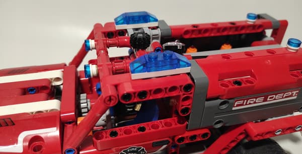 LEGO Technic: 42075 – Emergency Response Vehicle