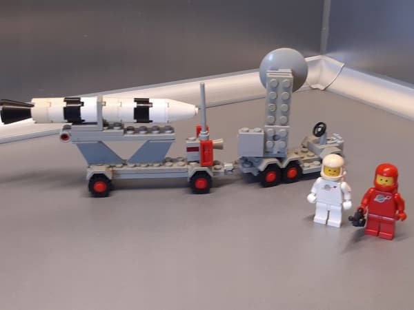 LEGO Classic Space 897 Mobile Rocket Launcher