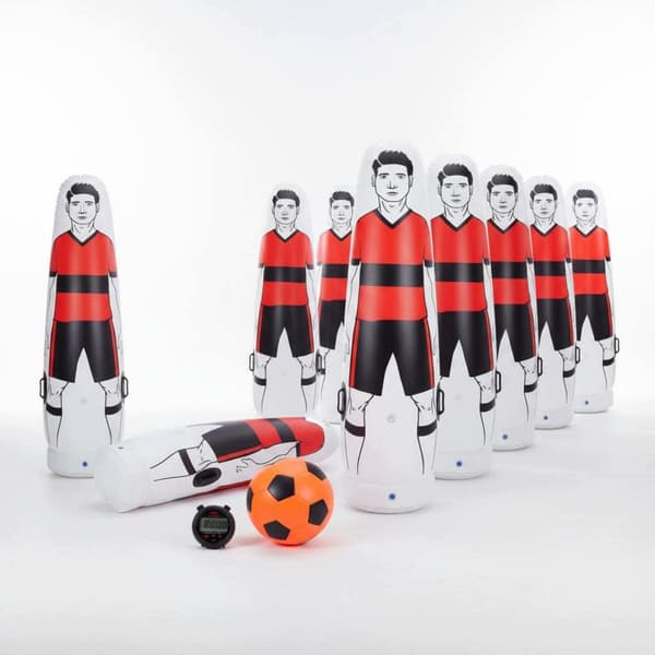 Unrestricted kicking dummy – Portable inflatable training wall