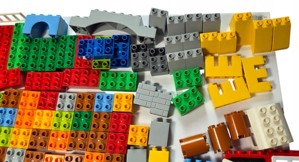 LEGO DUPLO MIXED SET: VARIOUS KNIGHTS, FIGURINES AND ANIMALS