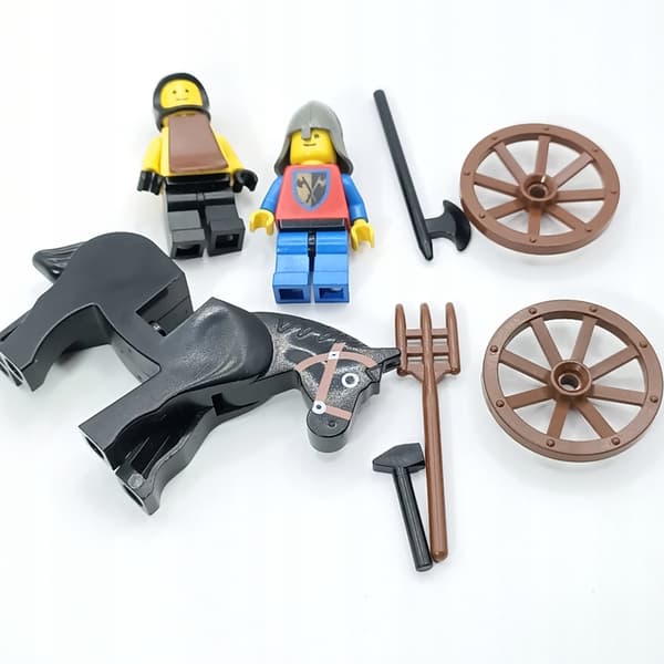 LEGO Castle 6040 Blacksmith’s Shop