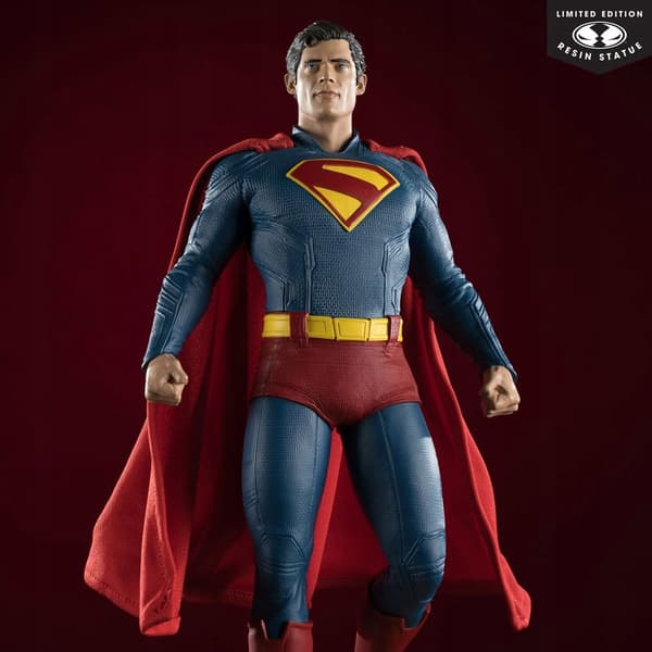 McFarlane Toys Superman 2025 Statue, 35 cm