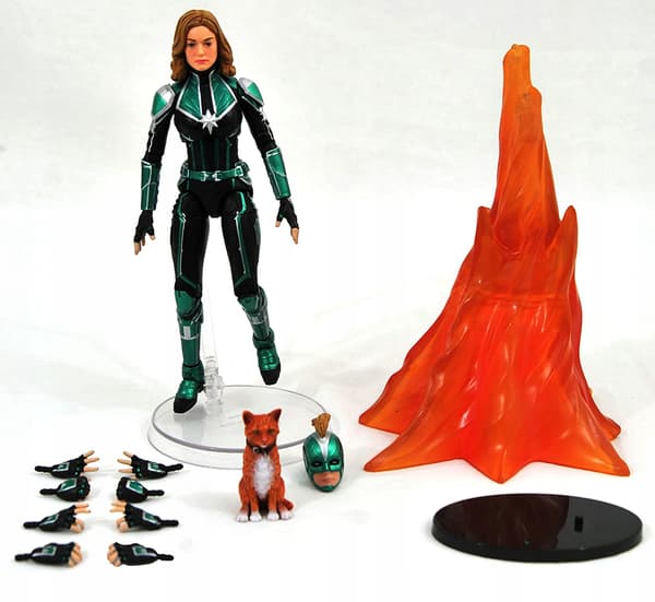 NEW DIAMOND SELECT CAPTAIN MARVEL FIGURE