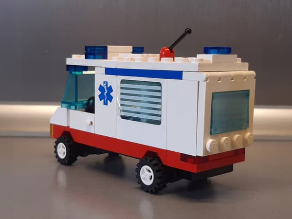 LEGO 6666 Ambulance (No. 4)