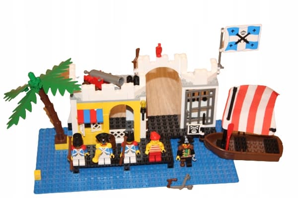 LEGO PIRATES 6267 Lagoon Lock-Up set