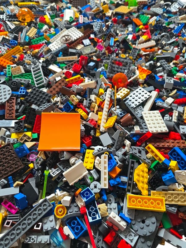 LEGO BRICKS 0.5 KG MIXED ASSORTMENT + FIGURINE + FREE ORGANISER