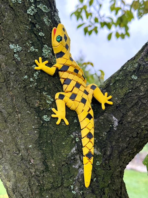 3D Segmented Gecko – an agile, flexible, moving toy and terrarium decoration