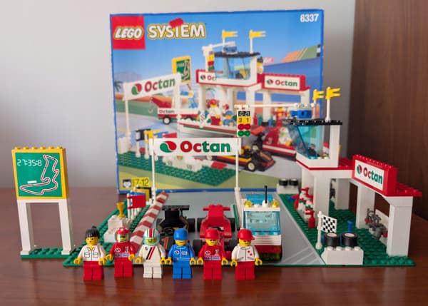 Lego 6337 Formula 1 Race Track with Box