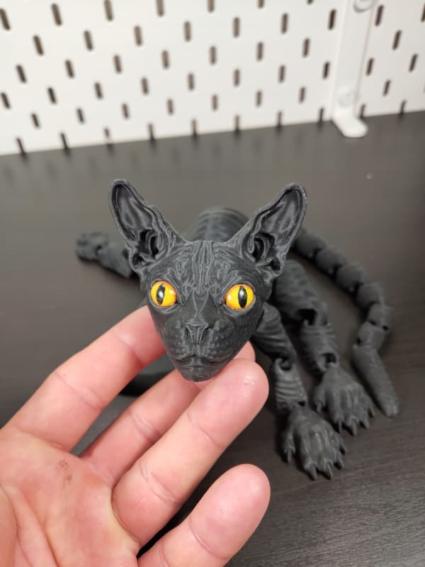Figurine – 3D Sphinx Cat (Flexi, Black with yellow eyes)