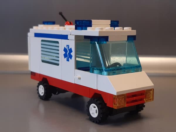 LEGO 6666 Ambulance (No. 4)