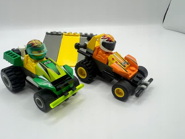 LEGO 4594 Maverick Sprinter & Hot Arrow Racers