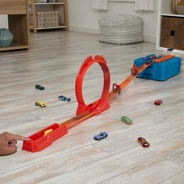 HOT WHEELS STUNT TRACK SET: FIRE LOOP – set with a car