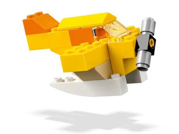 LEGO 11002 Classic – Basic Bricks – Wheels, Eyes and Coloured Pieces