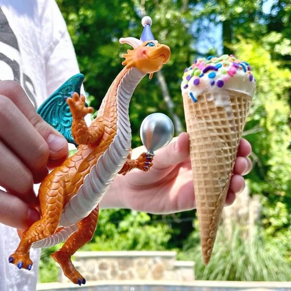 Party Dragon Figurine - Safari Ltd. - 101033
