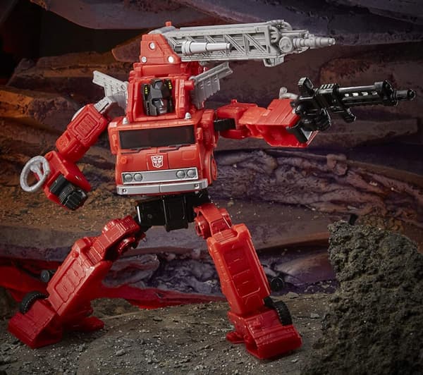 Transformers Voyager Inferno WFC-K19 Fire Engine
