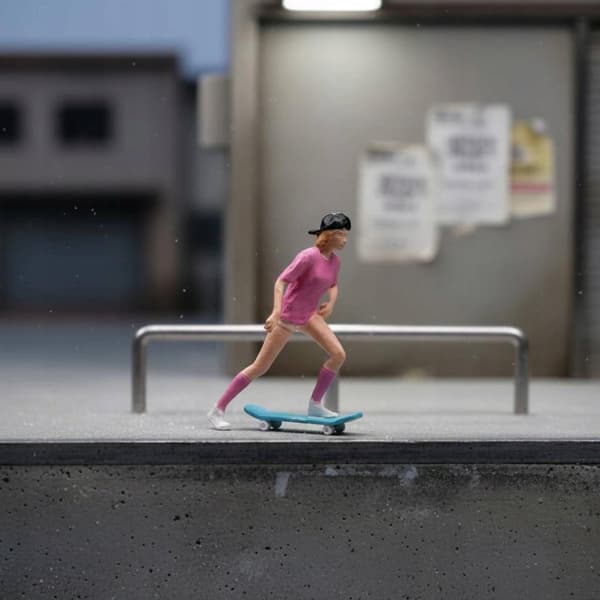 1/64-scale skateboarder figurine, Dynamic Pose 1:64 Blue Skate Boy