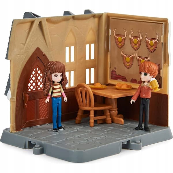 Harry Potter 'Three Broomsticks' Play Set with Figures
