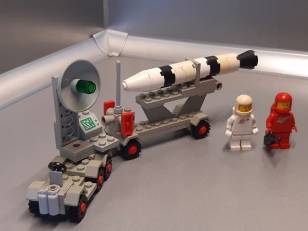 LEGO Classic Space 897 Mobile Rocket Launcher