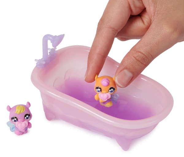 Hatchimals: animals in the bath that change colour