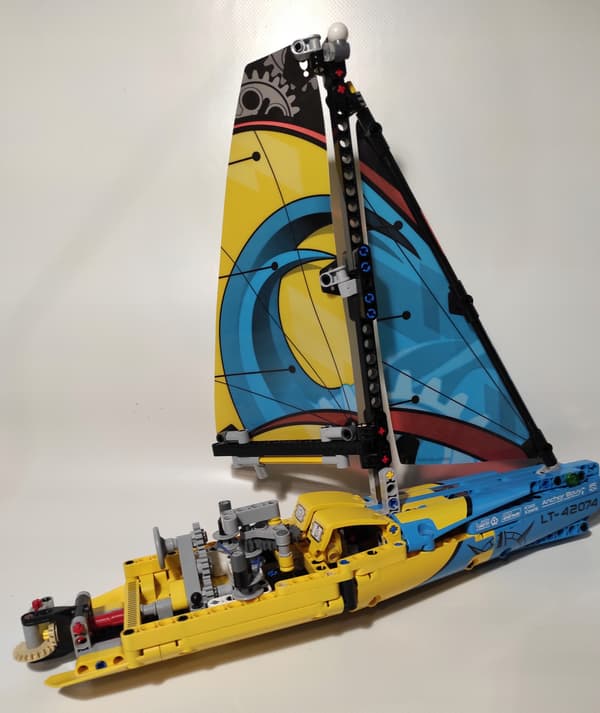 LEGO Technic: 42074 – Racing Yacht